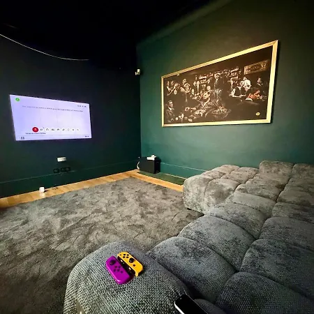 Maison 8 Personnes Et Salle De Cinema Privee Willa